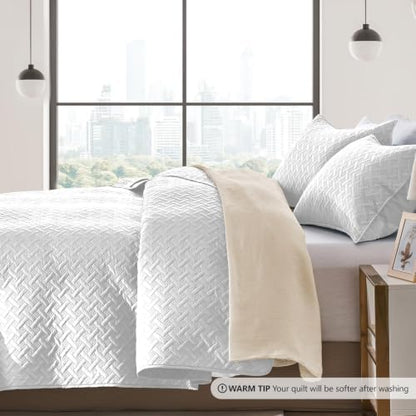 FLYMME Oversized King/California King Quilt Set 118"x106", White 3-Piece Floor-Length Bedspread, Premium Microfiber Lightweight Coverlet for King/California King Bed (1 Quilt, 2 Shams)