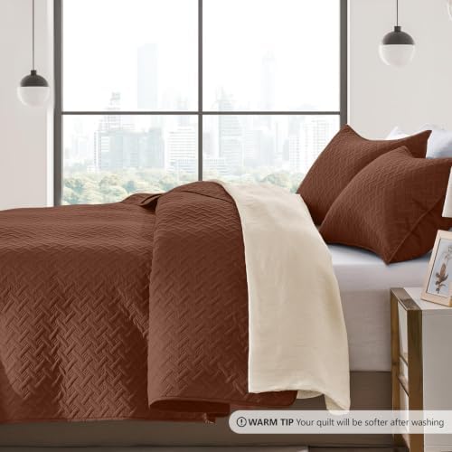 FLYMME Oversized King/California King Quilt Set 118"x106", Terracotta 3-Piece Floor-Length Bedspread, Premium Microfiber Lightweight Coverlet for King/California King Bed (1 Quilt, 2 Shams)