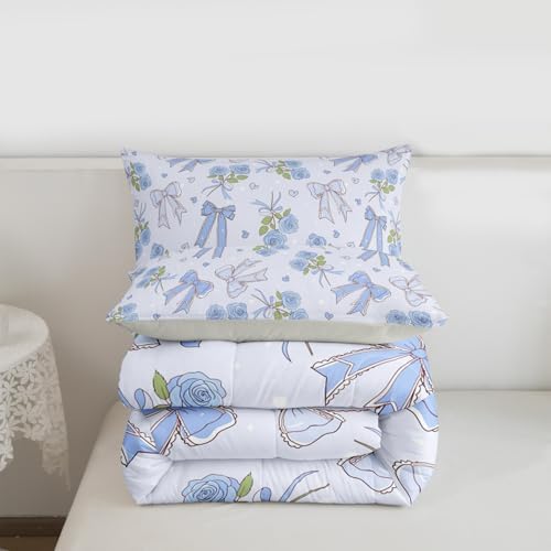 Castle Fairy Blue Bowknot Bed Comforter Set Queen Size,Dreamy Princess Style Super Soft Microfiber Bedding Set for Girls Boys,Retro Blue Rose Farmhouse Decorative Quilter Set 3 Pcs