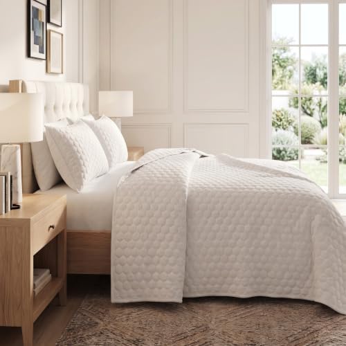 Tribeca Living Lugano Oversized Velvet Quilt Set - All Season, Extra Large, 3 Piece King Size Comforter Set with 2 Pillow Shams in White Honeycomb Pattern 260GSM