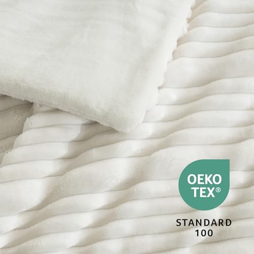 Amélie Home Fluffy Queen Comforter Set, Ribbed Fleece Bedding Set, Ivory