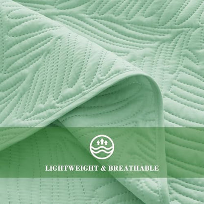 Exclusivo Mezcla 3-Piece Lightweight California King Quilt Bedding Set