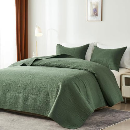 akkialla 118"x106" Olive Green California King Quilt Set, Oversized Floor-Length Bedspread, Modern Coin Pattern Microfiber Coverlet, 3-Piece All Season Bedding with 2 Pillow Shams