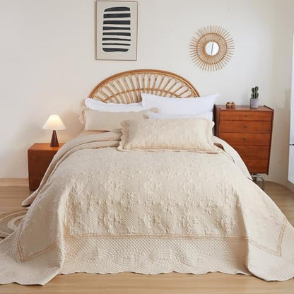 EVENHUG Oversized Quilts Set King Size 3 Piece Bedding Set Reversible Bedspread with 2 Pillow Shams Coverlet Lightweight Soft Bed Cover for All Season(120"X128",Beige)