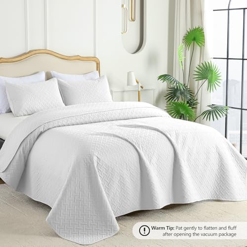 FLYMME White Twin Quilt Bedding Set Thin Lightweight Bedspreads,Modern Style Geometric Weave Stripe Pattern,Soft Microfiber Bed Coverlet for All Season (1 Quilt, 1Sham)