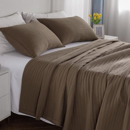 Oversized King Quilt Set 112 x 106 in, Lightweight, Cub