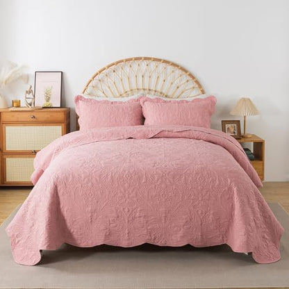 HoneiLife Queen Quilt Bedding Set - 3 Piece Microfiber Quilt Sets Lightweight Bedspreads Reversible Coverlets Rustic Bed Cover Floral Bedding Set All Season Quilts-Pink
