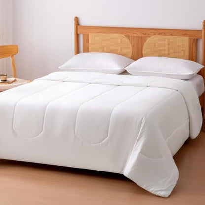 Amazon Basics Cooling Comforter, Temperature Regulating Blanket for Hot Sleepers, Summer & All Season Bedding, Lightweight, 90"x90", Queen, White