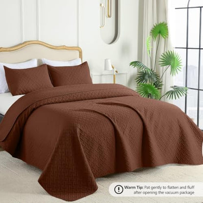 FLYMME Oversized King/California King Quilt Set 118"x106", Terracotta 3-Piece Floor-Length Bedspread, Premium Microfiber Lightweight Coverlet for King/California King Bed (1 Quilt, 2 Shams)