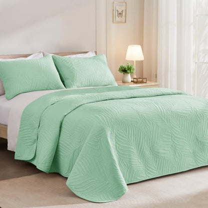 Exclusivo Mezcla 3-Piece Lightweight California King Quilt Bedding Set