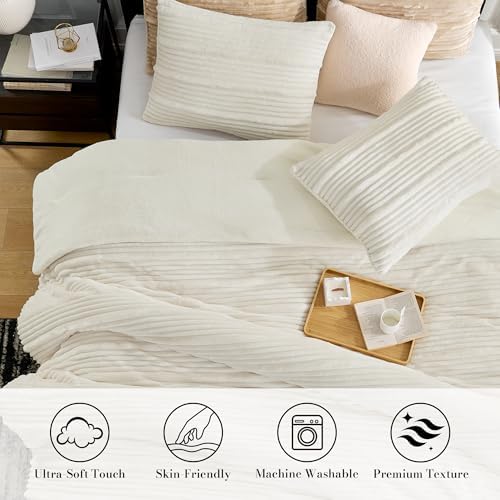 Amélie Home Fluffy Queen Comforter Set, Ribbed Fleece Bedding Set, Ivory