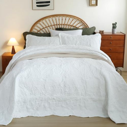 EVENHUG Oversized King Bedspreads California King Quilt Set with Pillow Shams Extra Wide Large King Size Quilts Lightweight Coverlet Bedding Sets White 120"x128"