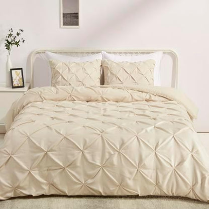 Amazon Basics Soft, Breathable Queen Size Comforter Set, All-Season Down-Alternative 3-Piece Bedding Set, Pinch Pleat Design with Piped Edges, Full/Queen, Beige