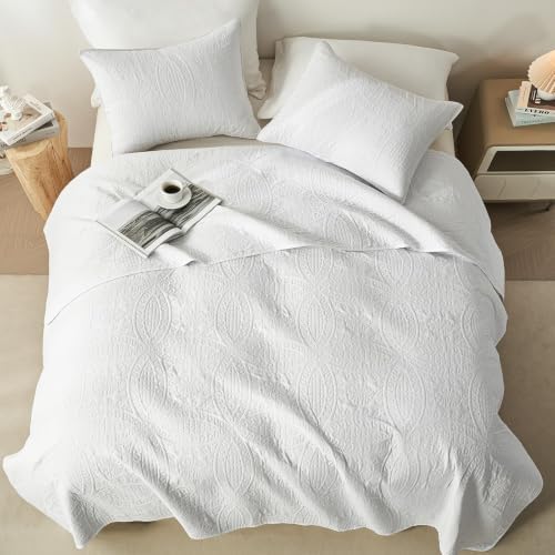 akkialla 118"x106" White California King Quilt Set, Oversized Floor-Length Bedspread, Modern Coin Pattern Microfiber Coverlet, 3-Piece All Season Bedding with 2 Pillow Shams