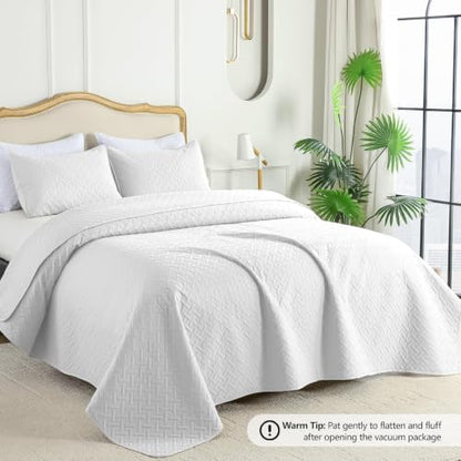 FLYMME Oversized King/California King Quilt Set 118"x106", White 3-Piece Floor-Length Bedspread, Premium Microfiber Lightweight Coverlet for King/California King Bed (1 Quilt, 2 Shams)