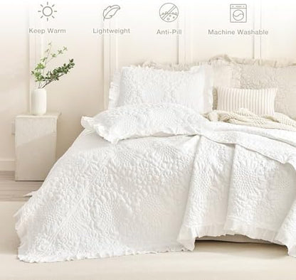 Masaca White Ruffled Oversized King Quilt(118"x106"),Lightweight Farmhouse Shabby Boho Chic Bedding Set,3 Pieces Crinkled Stone-Washed Microfiber California King Bedspread for All Season