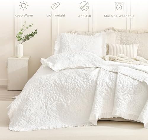Masaca Ruffled Oversized Queen Quilt Bedding Set(102"x118"),White Lightweight Crinkled Bedspread Oversized Queen Size Farmhouse Shabby Boho Chic Stone-Washed Microfiber Coverlet Bedding Set