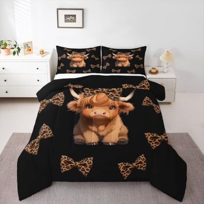 Feelyou Cartoon Highland Cow Comforter Set King Size Cute Leopard Bow Print Bedding Set for Kids Boys Girls Kawaii Animal Style Duvet Quilt Bedroom Decor Microfiber 3 Pcs with 2 Pillow Cases