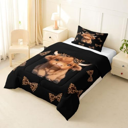 Feelyou Cartoon Highland Cow Comforter Set Toddler Size Cute Leopard Bow Print Bedding Set for Kids Boys Girls Kawaii Animal Style Duvet Quilt Bedroom Decor Microfiber 2 Pcs with 1 Pillow Case