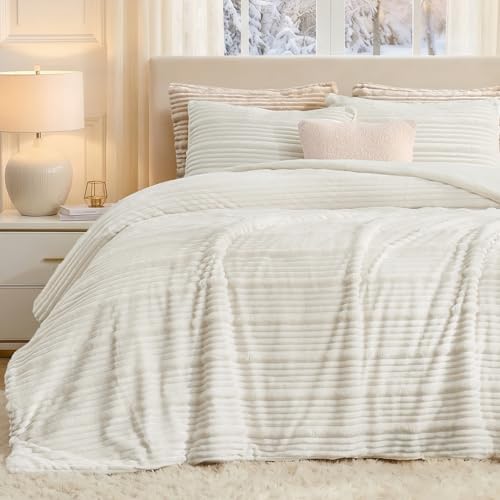 Amélie Home Fluffy Queen Comforter Set, Ribbed Fleece Bedding Set, Ivory