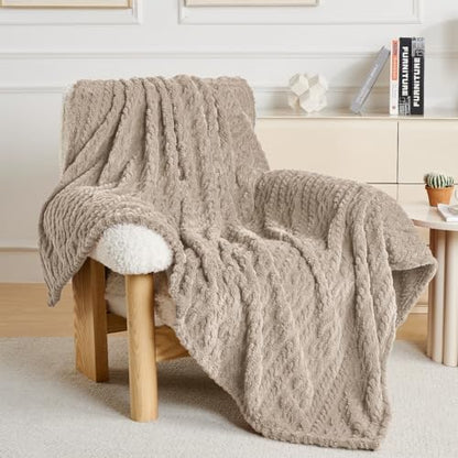 Brown Throw Blanket - Soft & Fluffy Fleece, Cute & Aesthetic, Perfect for Sofa, Couch, Chair, Bed, Living Room & Bedroom, All-Season Use, Plush & Cozy Decorative Blanket 50x60