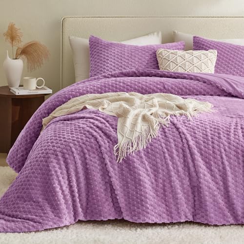 Petrichor Fluffy Queen Comforter Set - Ultra-Soft Lavender Flannel Thick Comforter for Queen Bed, Luxury Warm Bedding Set for Winter & Fall, Cozy Fuzzy Bed Set 3 Pieces (1 Comforter & 2 Pillowcases)