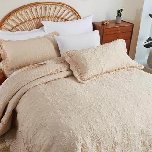 EVENHUG Oversized Quilts Set King Size 3 Piece Bedding Set Reversible Bedspread with 2 Pillow Shams Coverlet Lightweight Soft Bed Cover for All Season(120"X120",Beige)