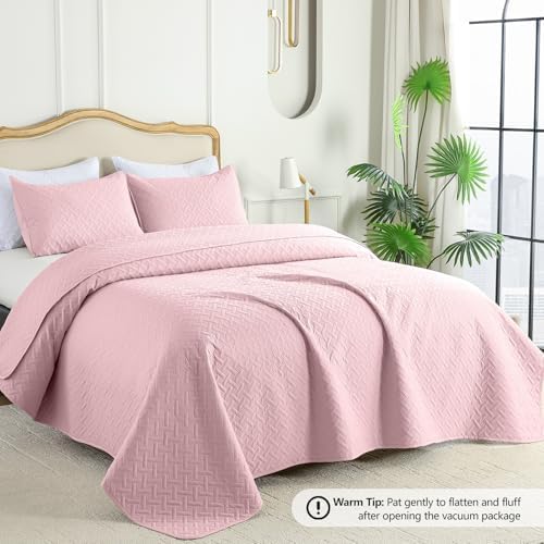 FLYMME King Size Quilt Bedding Set Pink Lightweight Bedspreads Set,Modern Style Geometric Weave Stripe Pattern,Soft Microfiber Bed Coverlet 3 Pieces (1 Quilt, 2 Shams)