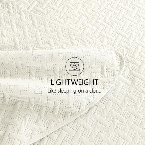 FLYMME Oversized King/California King Quilt Set 118"x106", Cream 3-Piece Floor-Length Bedspread, Premium Microfiber Lightweight Coverlet for King/California King Bed (1 Quilt, 2 Shams)