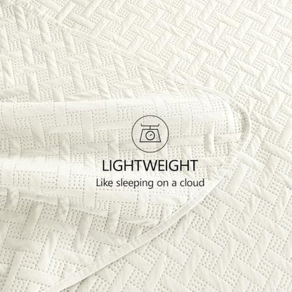 FLYMME Oversized King/California King Quilt Set 118"x106", Cream 3-Piece Floor-Length Bedspread, Premium Microfiber Lightweight Coverlet for King/California King Bed (1 Quilt, 2 Shams)
