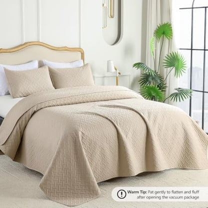 FLYMME Oversized King/California King Quilt Set 118"x106", Beige 3-Piece Floor-Length Bedspread, Premium Microfiber Lightweight Coverlet for King/California King Bed (1 Quilt, 2 Shams)