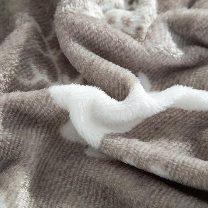 Elegant Comfort Luxuriously Soft 4-Piece Holiday Velvet Plush Flannel Sheet Set - Premium Quality - Cozy Warm, Christmas Fuzzy Velvet Flannel Fleece Deep Pocket Sheet Set - Twin, Silver Reindeer