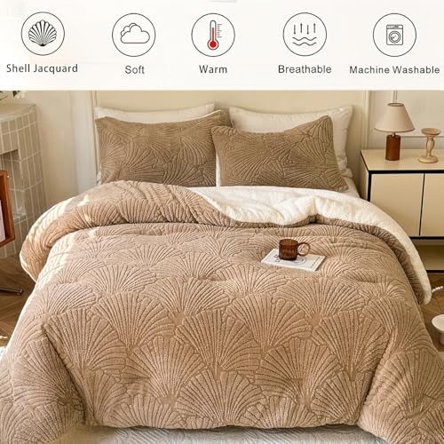 tohrisa Seashell Jacquard Sherpa Comforter Set Warm Cozy Premium Bedding 3 Pieces, Full/Queen Size Geometric Pattern Quilt Comforter with 2 Pillowcases(90"X90" Beige)