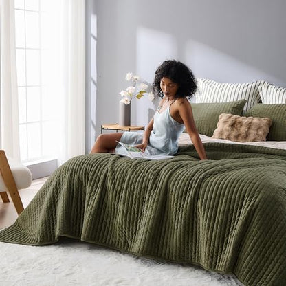 Wonderful - Velvet Quilt Set Queen Size Olive Green, Soft Cotton-Feel Plush Coverlet with Shams, Premium Vertical Channel Stitched, Lightweight All-Season Bedspread