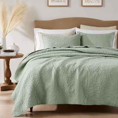 palassio Sage Green Paisley 100% Cotton Quilt California Cal King Size Bedding Sets with 2 Pillow Shams, Oversized Boho Farmhouse Vintage Soft Bedspread Shabby Chic Coverlet for All Season, 3 Pieces