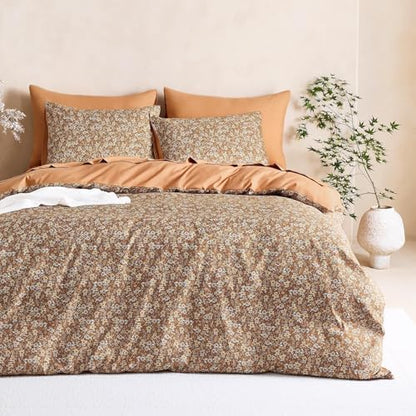 Wake In Cloud - Floral Comforter Set, Cute Vintage Flower Cottagecore Aesthetic for Women Teen Girls, Soft Lightweight Dorm Bedding, 3 Pieces, Rust Brown, Queen Size