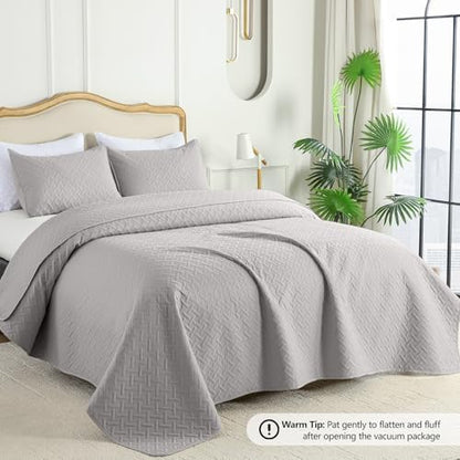 FLYMME Light Grey Twin Quilt Bedding Set Thin Lightweight Bedspreads,Soft Microfiber Bed Coverlet for All Season (1 Quilt, 1Sham)