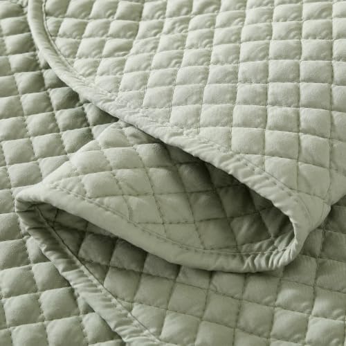 EVENHUG Oversized King Bedspreads California King Quilt Set with Pillow Shams Extra Wide Large King Size Quilts Lightweight Coverlet Bedding Sets Sage Green 120"x120"
