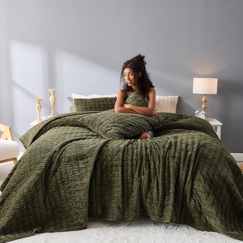 Wonderful Corduroy Texture Dark Green Quilt Set Queen - Hypoallergenic Skin-Friendly Soft Plush Velvety Touch Bedspread, Classic Vertical Striped Lightweight Coverlet for All Season, 94"x94"