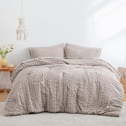 Love's cabin Seersucker Burlwood Queen Comforter Set
