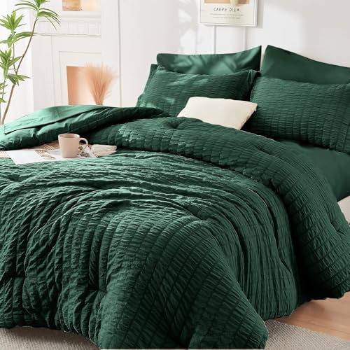 HYMOKEGE Emerald Green King Size Comforter Set Seersucker 7 Pieces, All Season Luxury Bed in a Bag for Bedroom, Bedding Set with Comforter, Sheets, Pillowcases & Shams