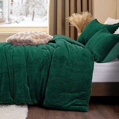 ChiXpace Fleece Full Size Comforter Set Green, Fluffy Bed Set 3 Pieces