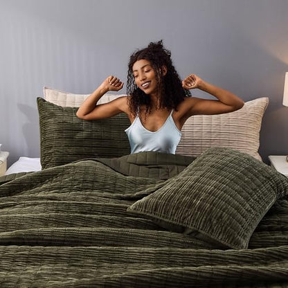 Wonderful Corduroy Texture Dark Green Quilt Set Queen - Hypoallergenic Skin-Friendly Soft Plush Velvety Touch Bedspread, Classic Vertical Striped Lightweight Coverlet for All Season, 106"x94"