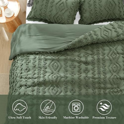 Amélie Home Tufted Boho Comforter Set King Size, 3 Pieces Soft Textured Bed Set, Lightweight Breathable Comforter for All Seasons, Farmhouse Shabby Chic Jacquard Bedding, Cozy Gift for Women, Green