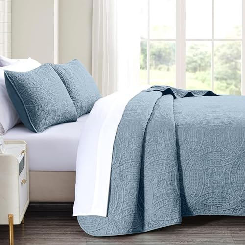 akkialla Dusty Blue Full/Queen Quilt Set,Ultrasonic Lightweight Bedspread Coverlet for Modern Minimalist Bedroom,Soft Microfiber Coin Pattern Bedding,3-Piece (1 Quilt,2 Pillow Shams)