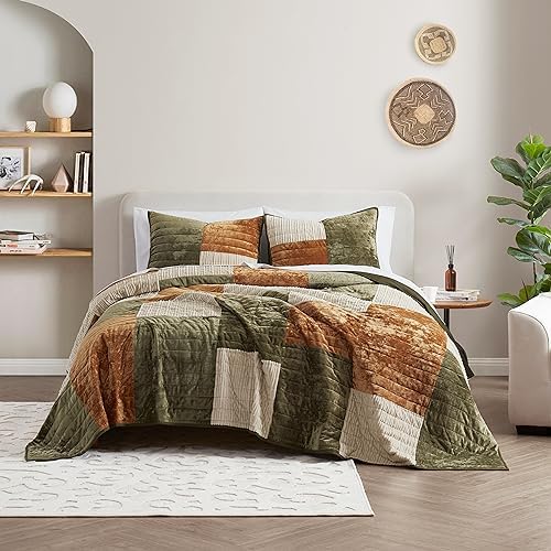 Wonderful 3-Piece Velvet Patchwork Quilt Set, King Striped Channel Stitch Green Quilt,Pet-Friendly,Soft Lightweight Comforter Versatile as Quilt/Bedspread for Adults Teens Kids Bedroom,106"x94"