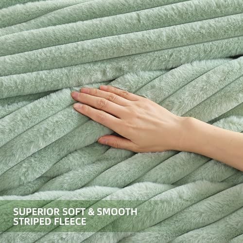 Smoofy Fluffy King Size Comforter 3 PCS - Sage Green Fleece Bedding Set