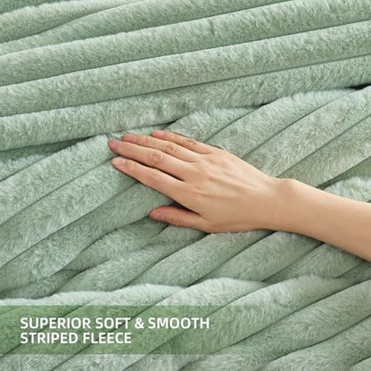 Smoofy Fluffy King Size Comforter 3 PCS - Sage Green Fleece Bedding Set