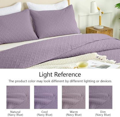 FLYMME Oversized King/California King Quilt Set 118"x106", Grayish Purple 3-Piece Floor-Length Bedspread, Premium Microfiber Lightweight Coverlet for King/California King Bed (1 Quilt, 2 Shams)