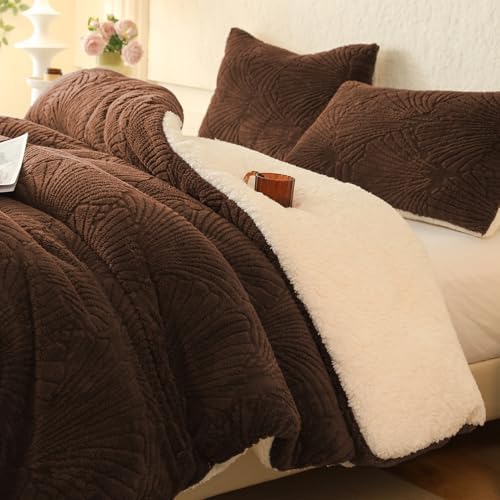 tohrisa Seashell Jacquard Sherpa Comforter Set Warm Cozy Premium Bedding 3 Pieces, Full/Queen Size Geometric Pattern Quilt Comforter with 2 Pillowcases(90"X90" Coffee)